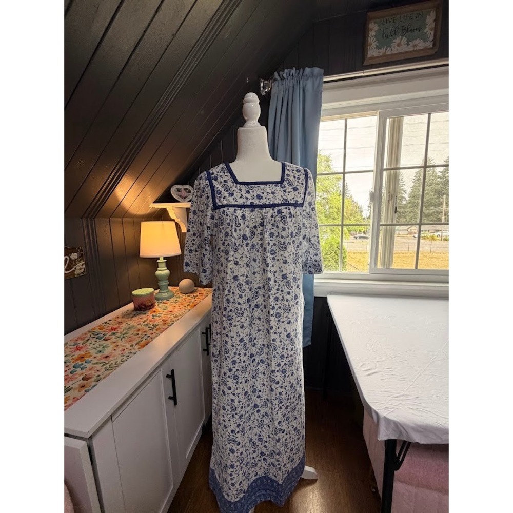 VTG Comfy Saybury Blue White Floral Paisley Square Neck Maxi House Dress Lounger